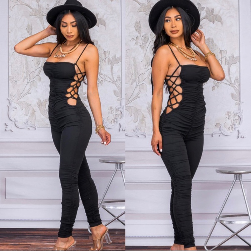 Crisscross Scrunched Jumpsuit - Picture 1 of 2